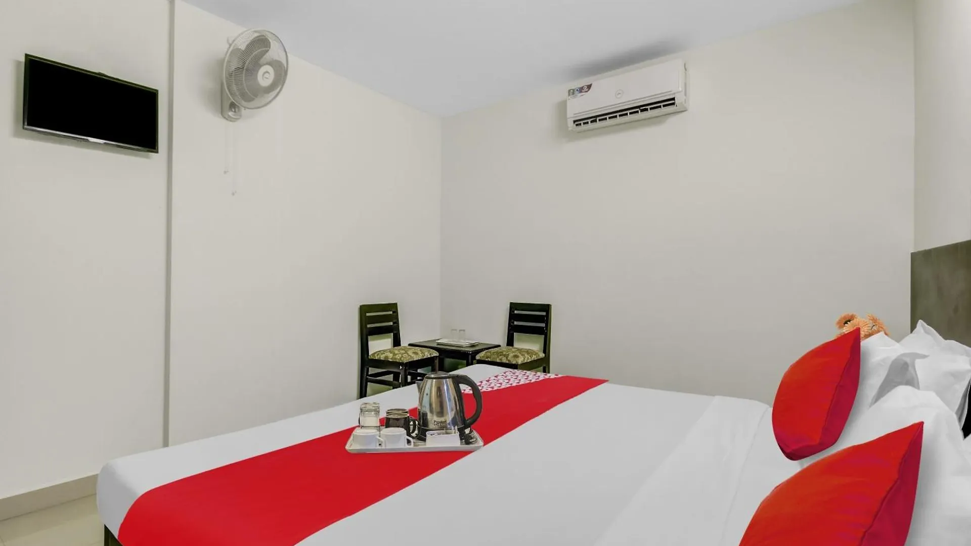 Hotel O Kalapurackal Residency Thekkady